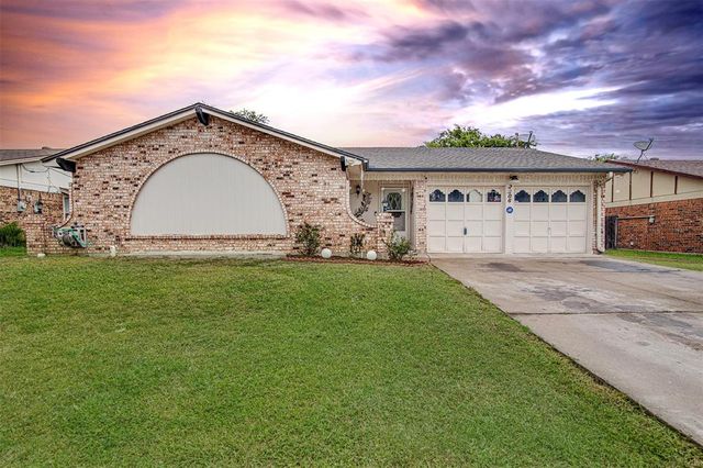 $385,000 | 2306 Lancaster Drive | Grand Prairie