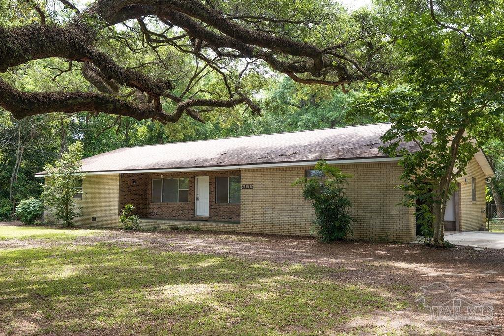 a front view of house with yard