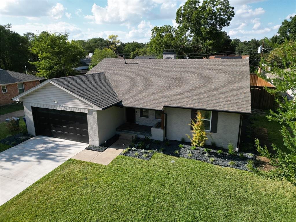 aerial view of a house with table and chairs in patio