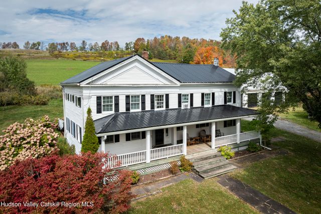 $725,000 | 819 Town Brook Road | Stamford