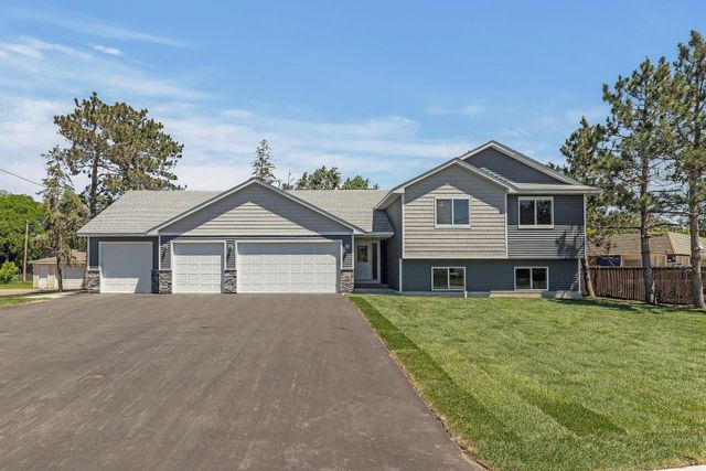 $699,900 | 6118 34th Avenue North | Bassett Creek