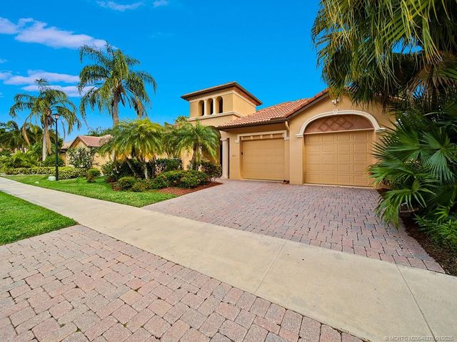 $639,900 | 816 Southwest Grand Reserve Boulevard | St. Lucie West Country Club