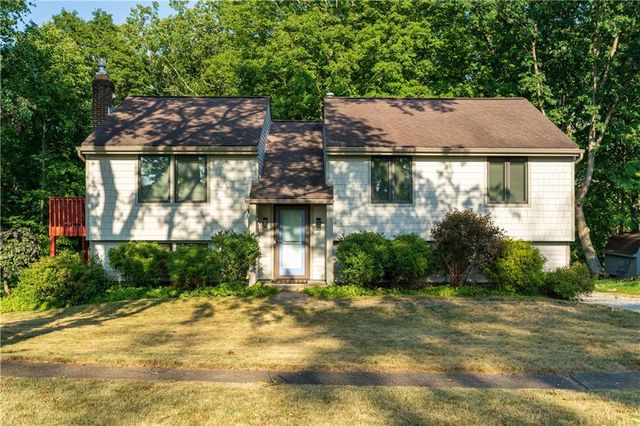 $299,900 | 144 Ridgeview Drive | Monroeville