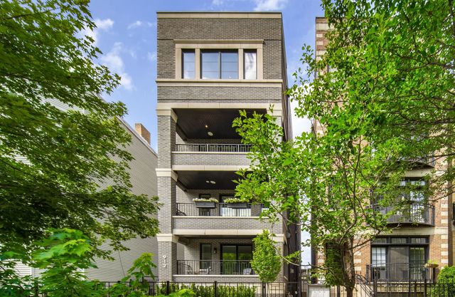 $1,459,000 | 912 West Roscoe Street, Unit PH | Lake View East