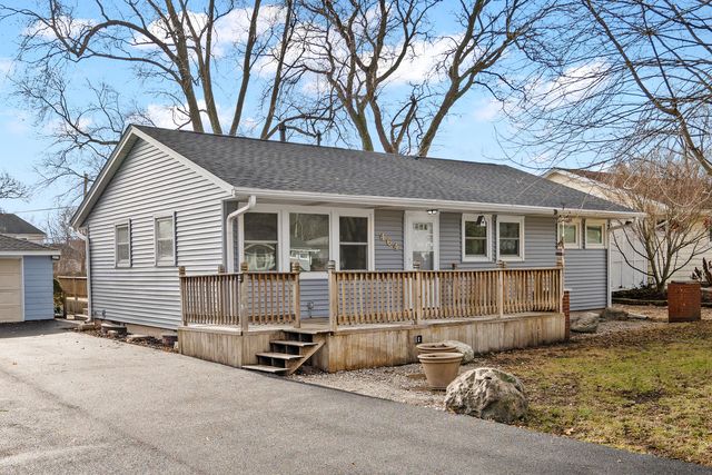 $395,900 | 464 Douglas Road | Batavia Highlands