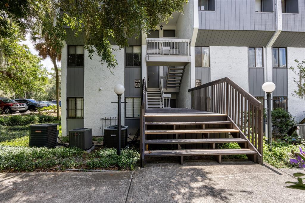 a view of entryway with a front door