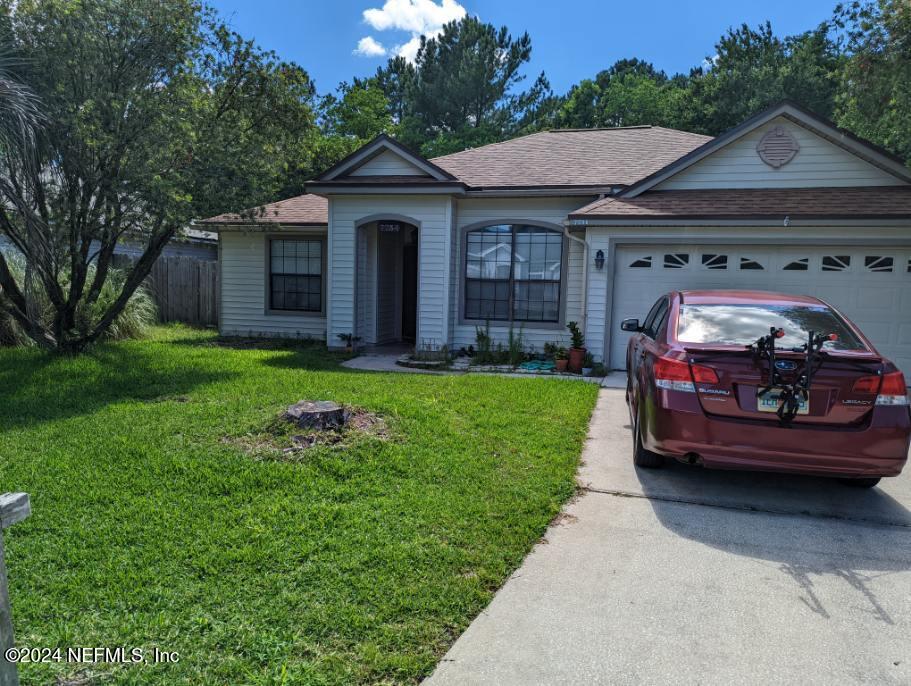 a view of a house with a yard