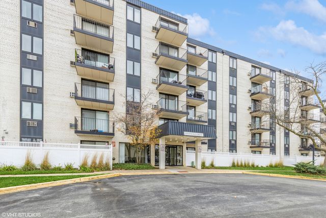 $165,000 | 9731 North Fox Glen Drive, Unit 1B | Niles