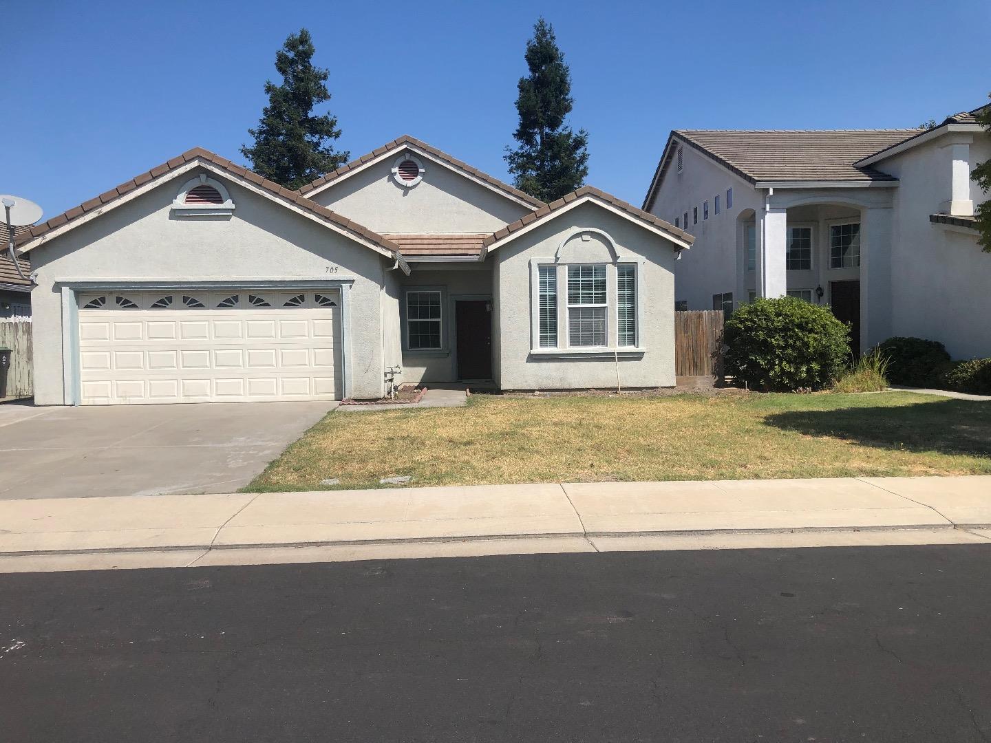 a view of front of house with a yard