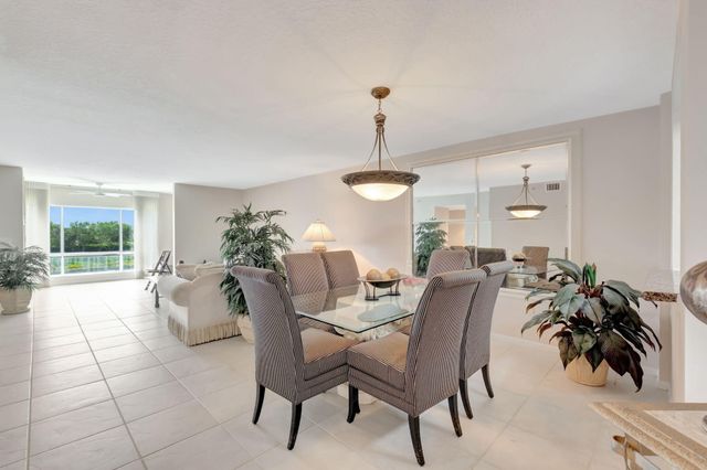 $279,900 | 5810 Crystal Shores Drive, Unit 402