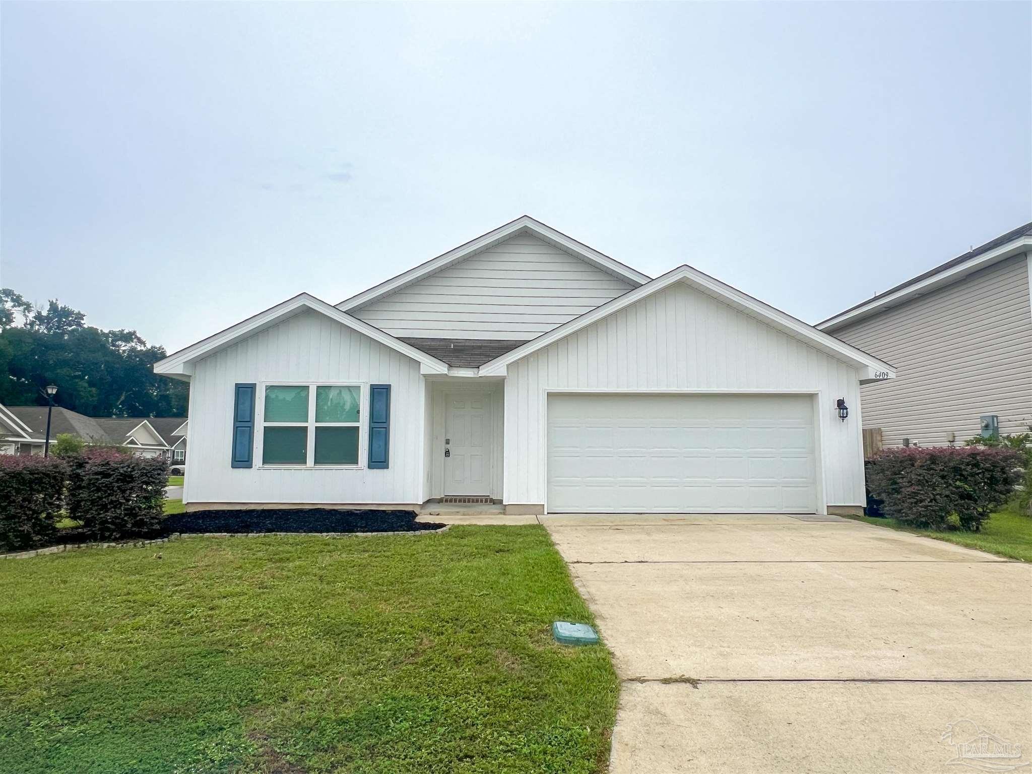 a front view of house with garage and yard