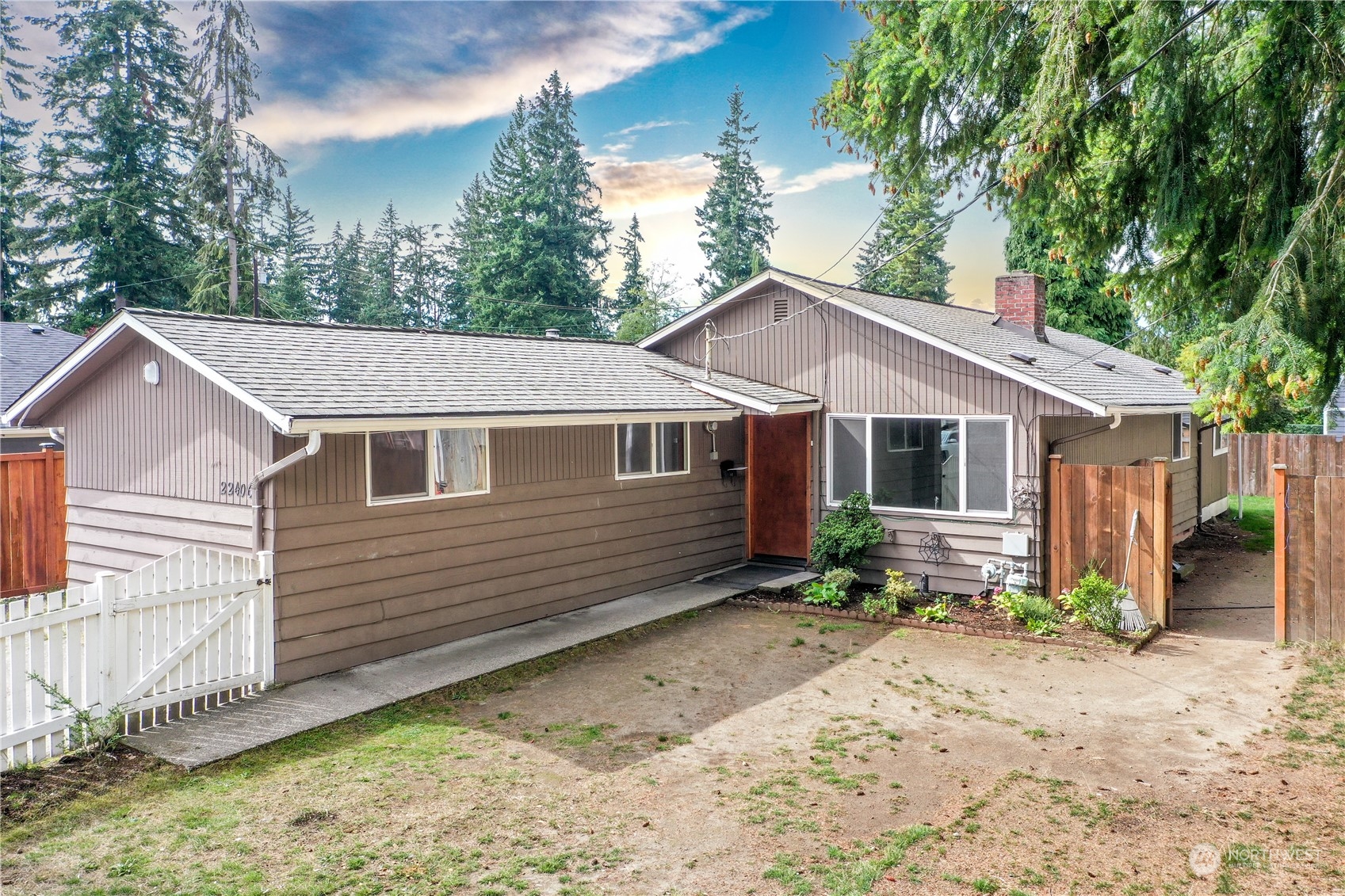 a view of a house with a yard