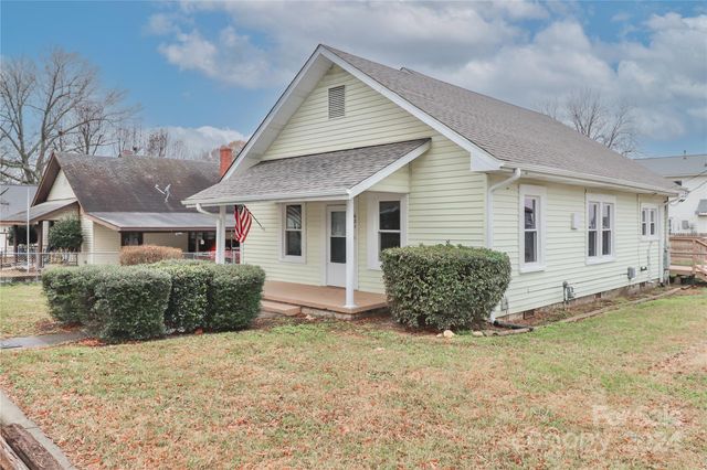 $230,000 | 621 Spruce Street | The Mooresville Mill Village