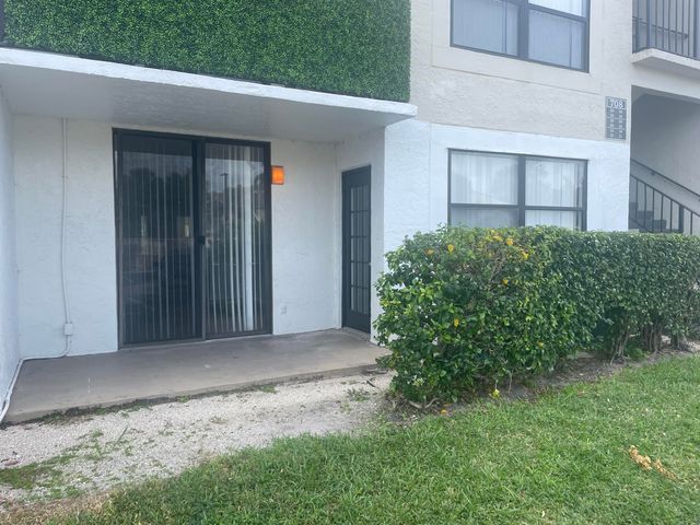 $1,575 | 708 Executive Center Drive, Unit 12 | Clear Lake Club Condominiums