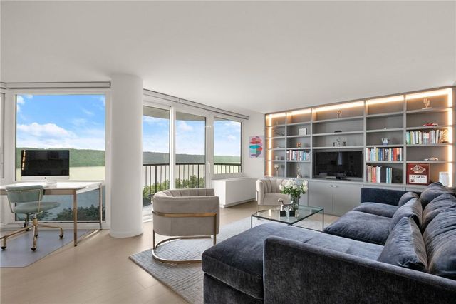 $1,300,000 | 2521 Palisade Avenue, Unit 8C | Spuyten Duyvil