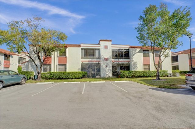 $289,000 | 1104 North Hiatus Road, Unit 1104 | Pembroke Lakes