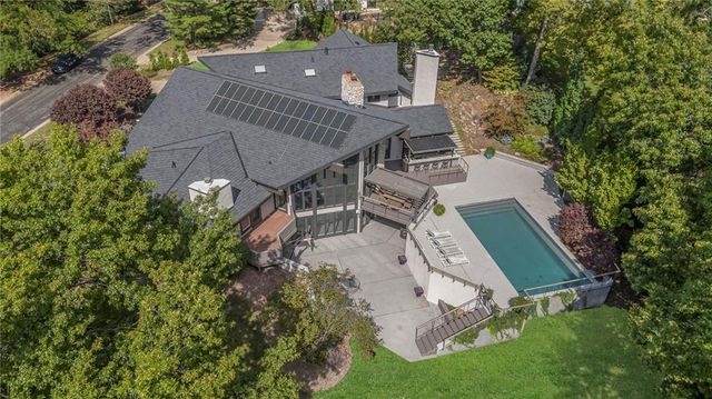 $1,895,000 | 6 North Briarpoint Drive | Briarcliff-Claymont