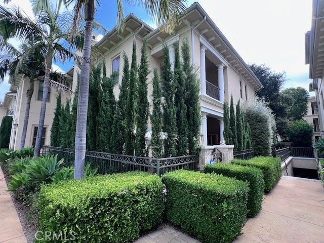 $1,999,990 | 108 South Orange Grove Boulevard, Unit 102 | Southwest Pasadena