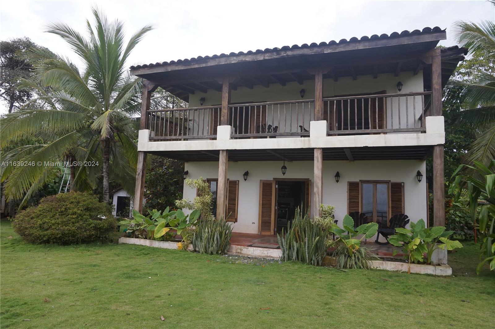 a view of a yard in front of house