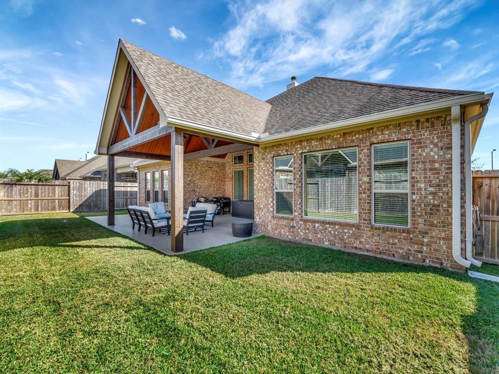 Gorgeous curb appeal!