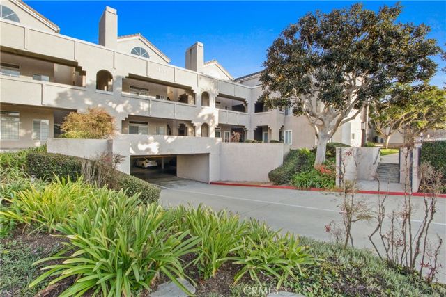 $800,000 | 4561 Warner Avenue, Unit 204 | Northwest Huntington Beach