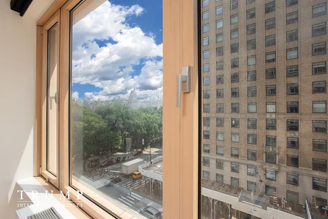 $1,850,000 | 100 Central Park South, Unit 6D | Central Park South