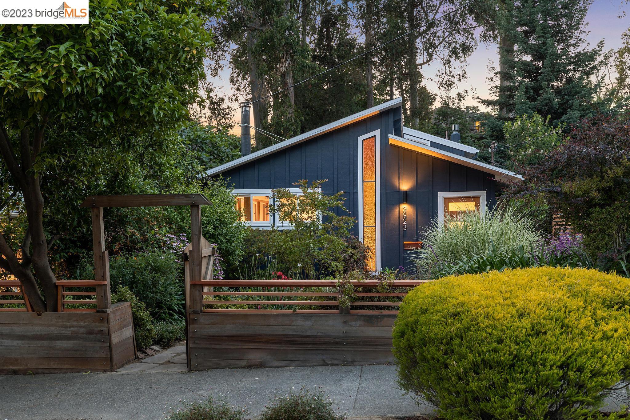 a view of outdoor space yard and patio