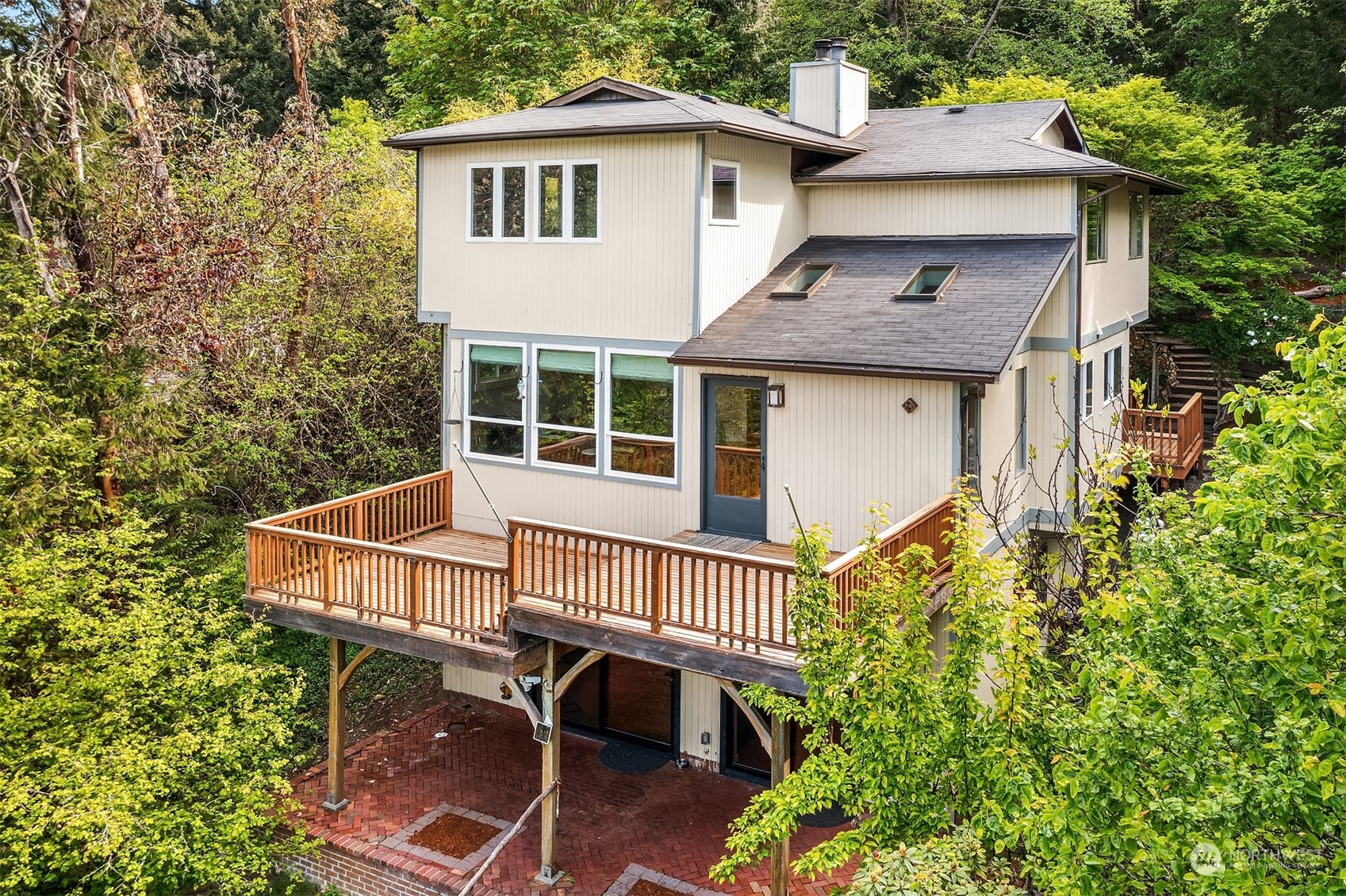 a view of a house with backyard and sitting area