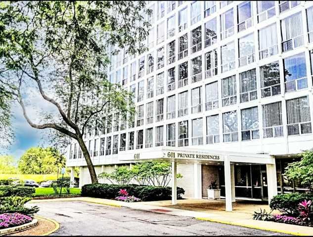 $99,900 | 601 East 32nd Street, Unit 303 | Lake Meadows