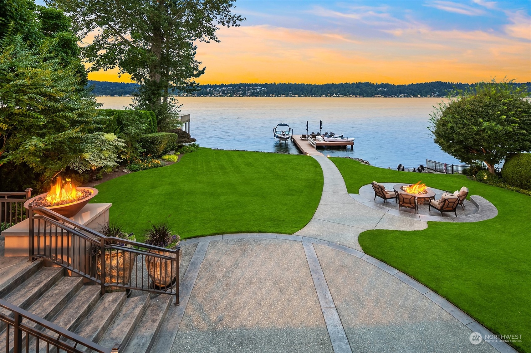 an aerial view of a house having outdoor space