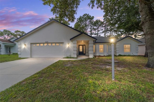 Homes for Sale with Pool in Hardwood Trails, Ocala, FL | Compass