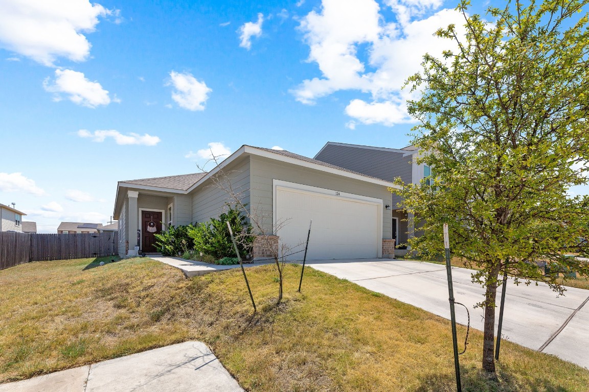 a view of a house with a yard