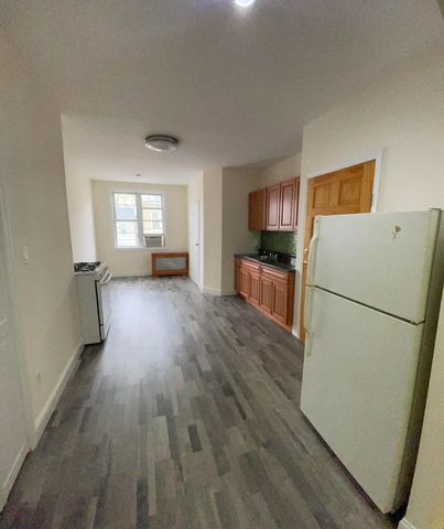 $2,200 | 71-52 68th Place, Unit 2L | Glendale