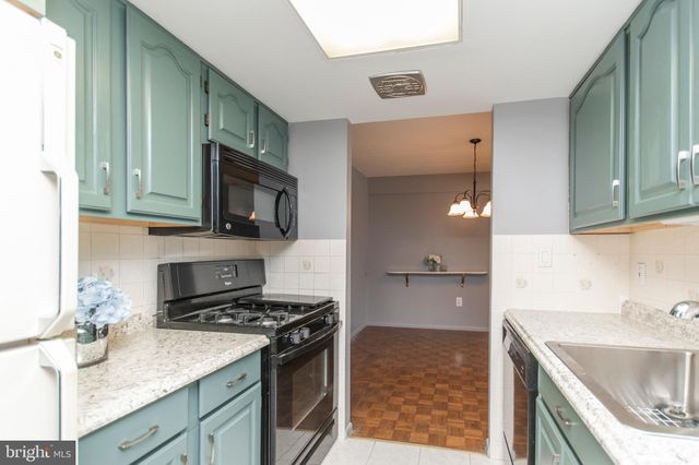 $2,100 | 100 West Avenue, Unit 702W | Beaver Hill South