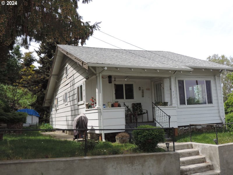 front view of house with a yard