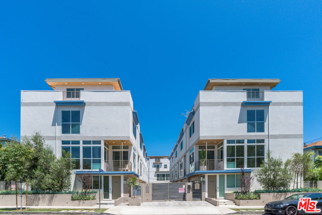 a tall building with a street