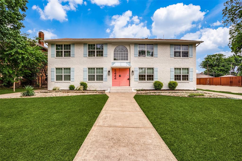 a front view of house with yard