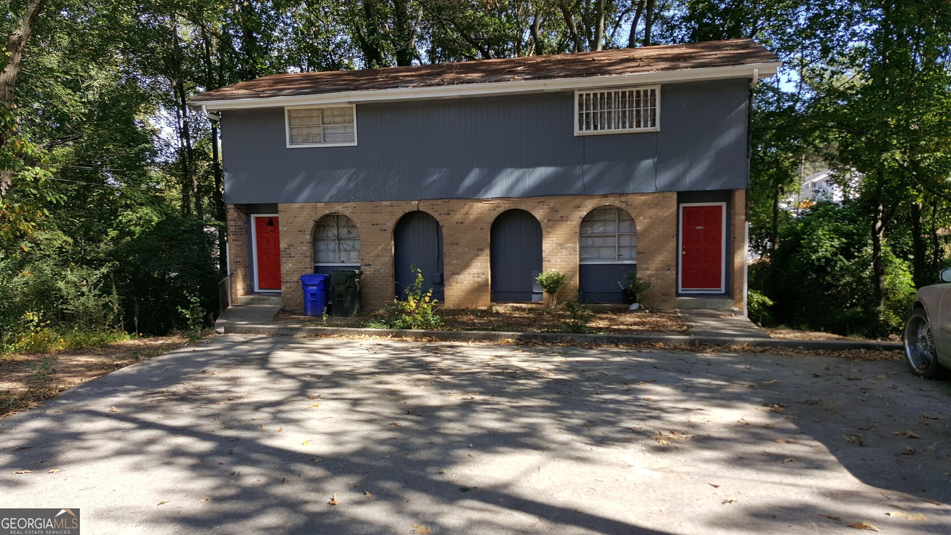 a front view of house with yard