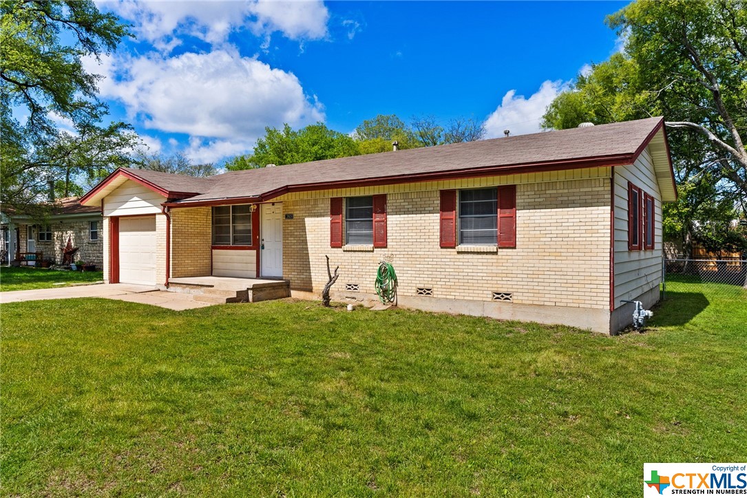 a front view of house with yard