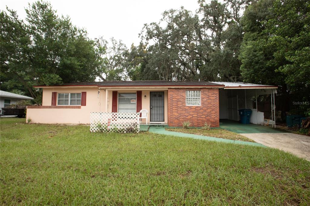 a front view of house with yard and green space