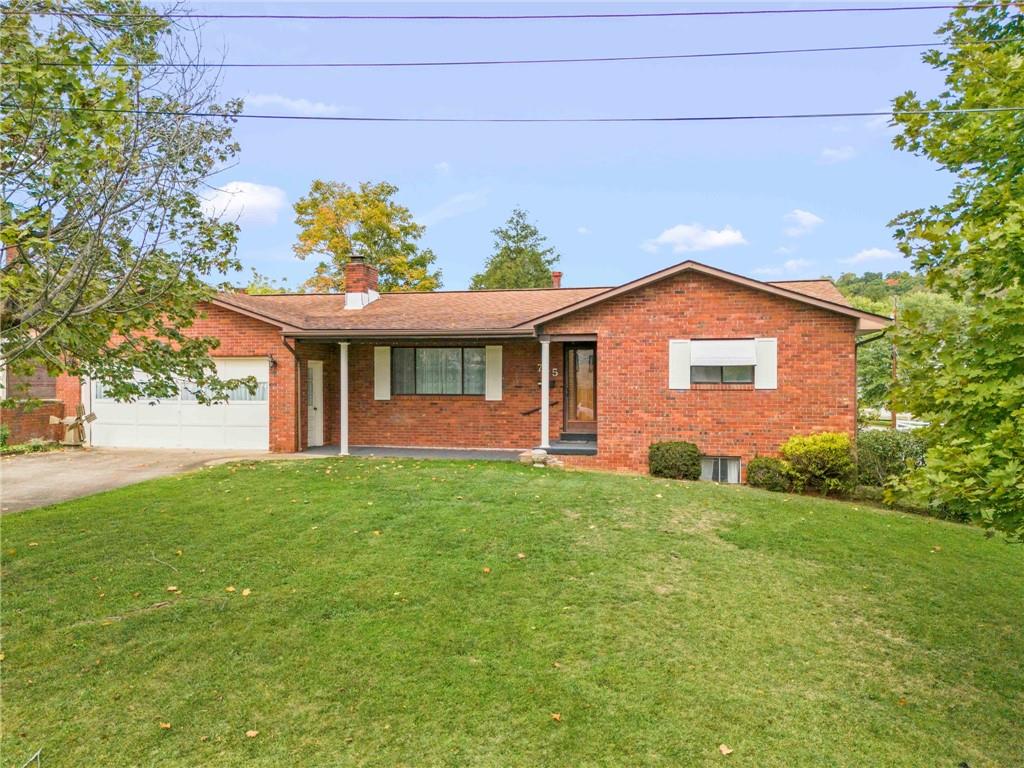 a view of a house with a backyard