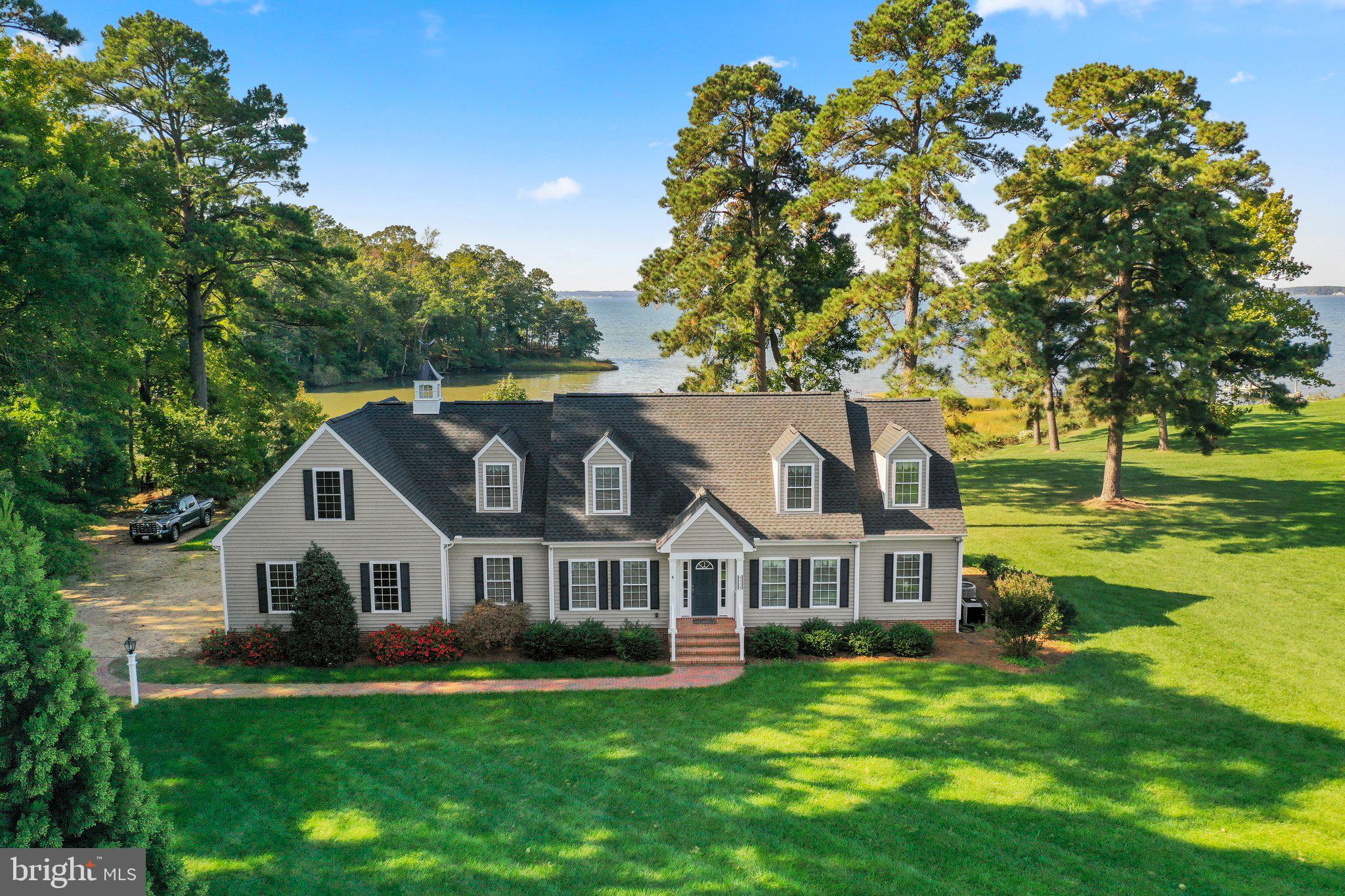 a view of house with garden