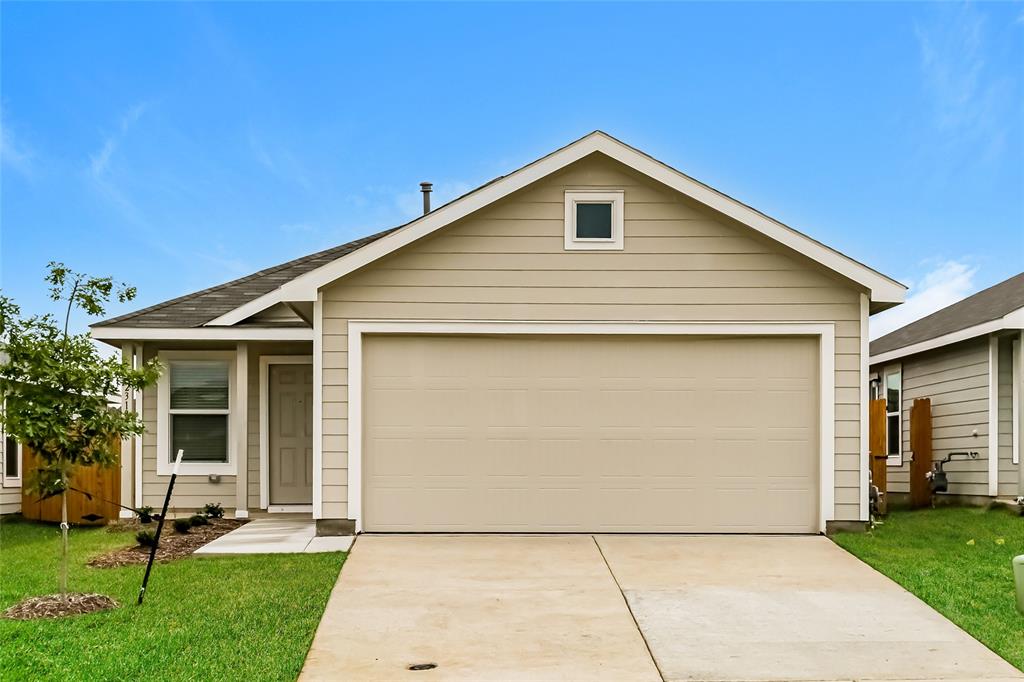 a front view of house with yard