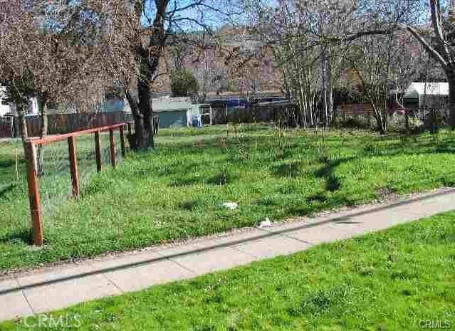 a view of a backyard with a white house