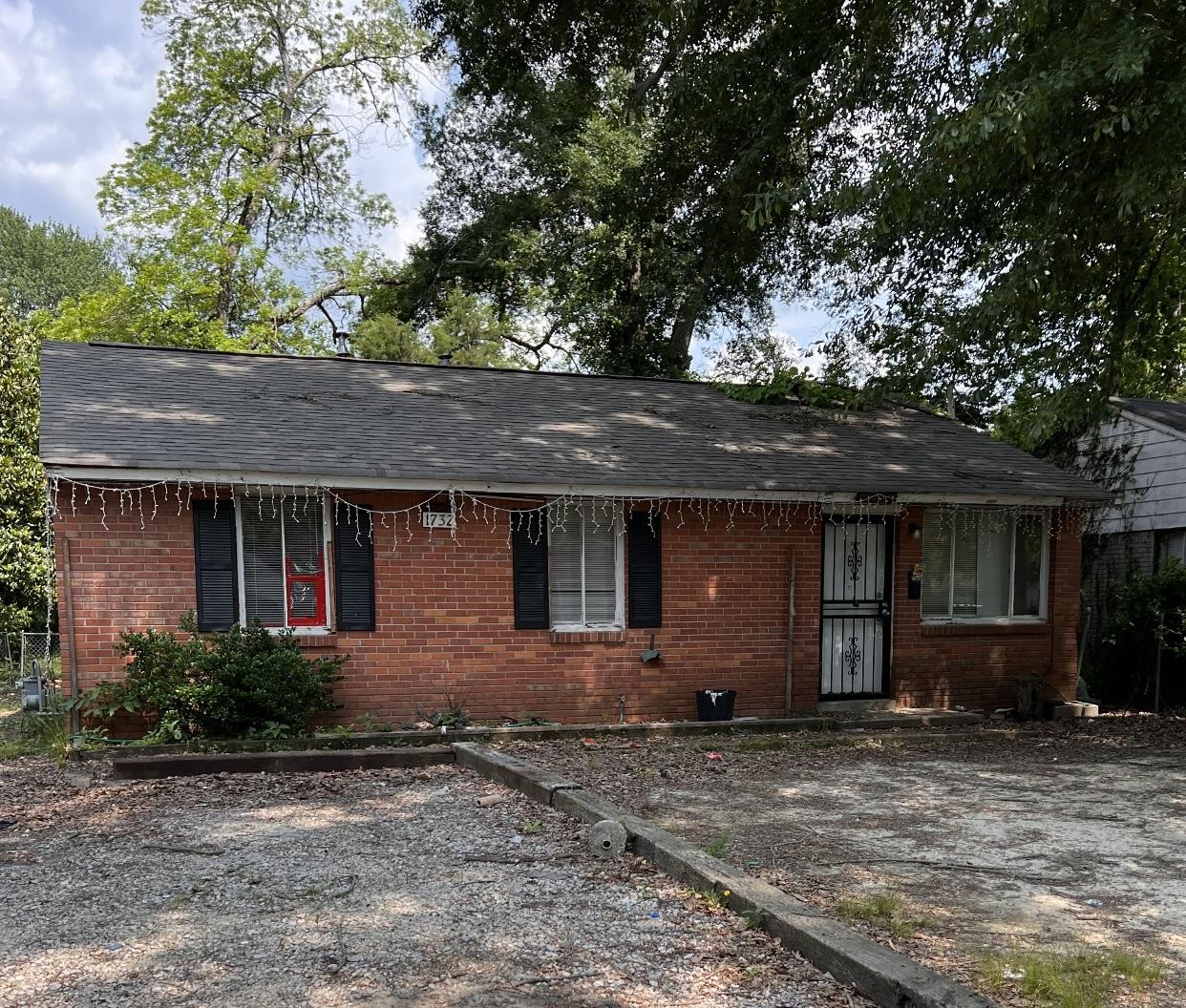 a front view of house with yard