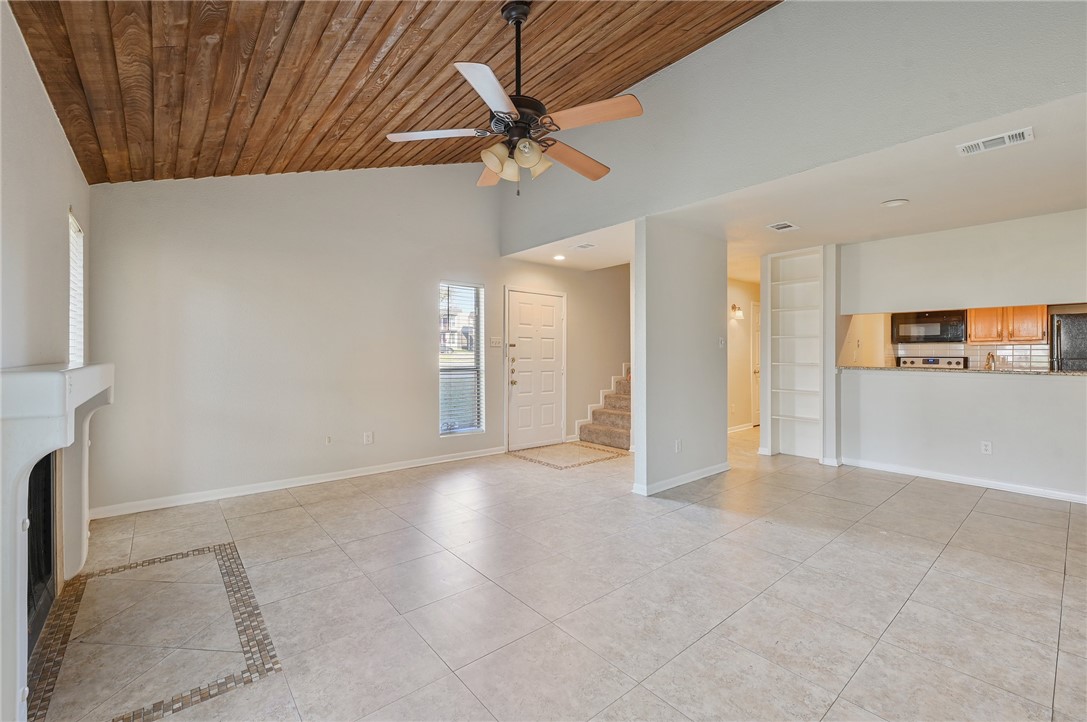 a view of a livingroom with a ceiling fan