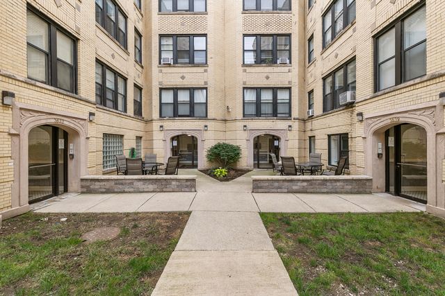 $2,250 | 3631 West Dickens Avenue, Unit 1B | Logan Square