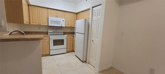 $2,000 | 220 Southwest 116th Avenue, Unit 15106 | Pembroke Lakes South