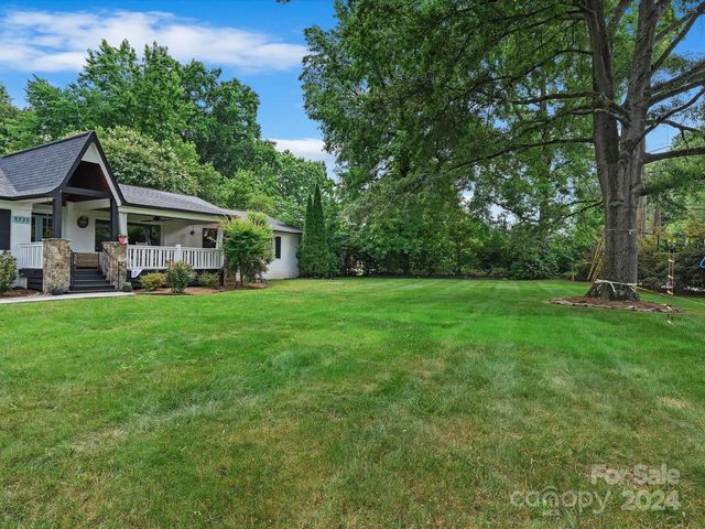 $750,000 | 4735 Water Oak Road | Cotswold