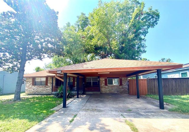 $2,300 | 1514 James Drive | Park Groves